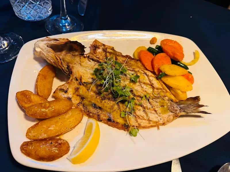 Diana's Oyster Bar - Markham — venue photo 5