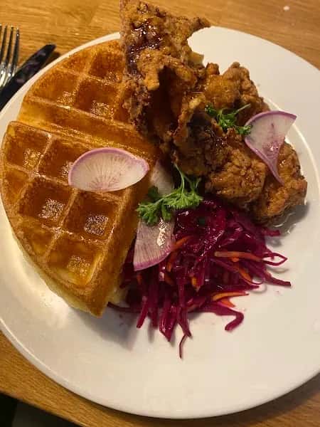 Crave Bistro & Bar — venue photo 3