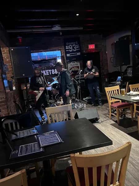 Tracks Brew Pub - Downtown Brampton — venue photo 4