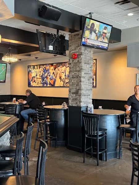 Mad Dawgs Public House — venue photo 4