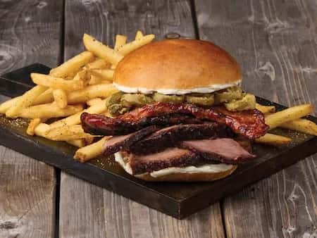 Montana's BBQ & Bar Mississauga - Courtneypark  — venue photo 3