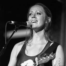 Natalie  Bee profile photo