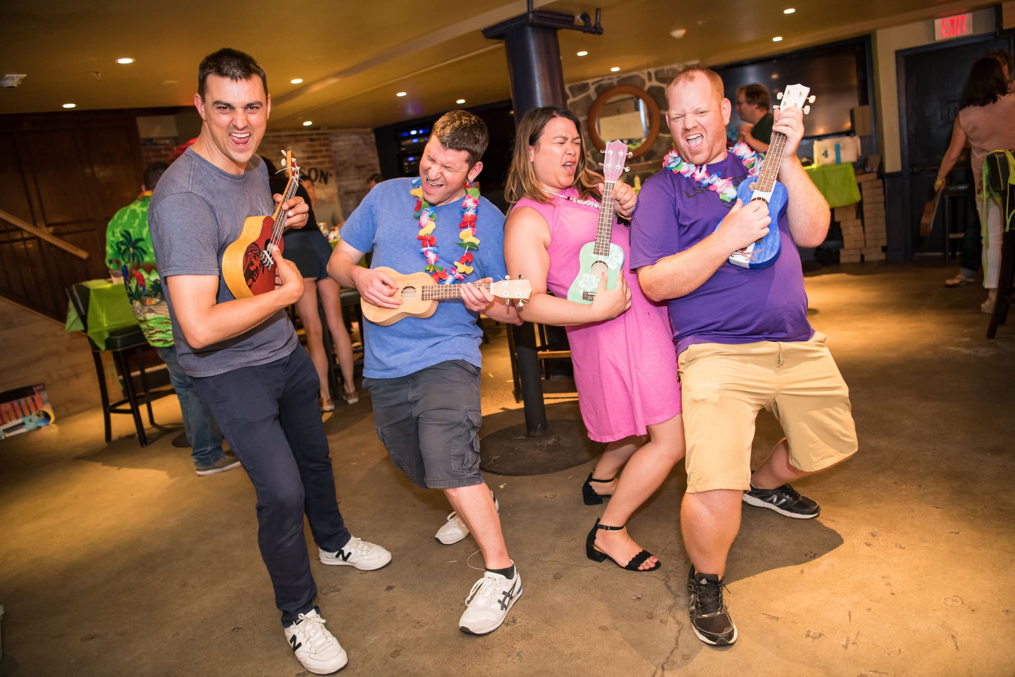 Create a Ukulele private workshop decorating and personalizing musical instruments for group parties