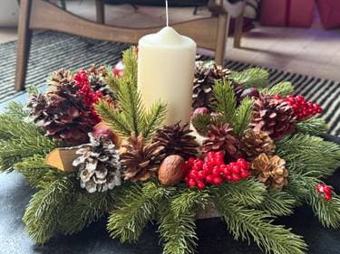Holiday Table Centerpiece - Paint Nite event in Bayport, NY