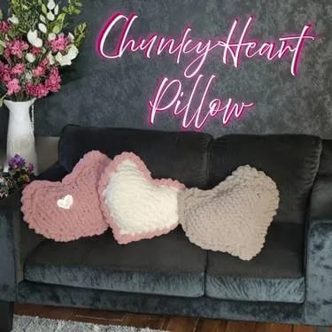 2nd Annual Sip & Knit: Chunky Heart Pillow Workshop — Painting
